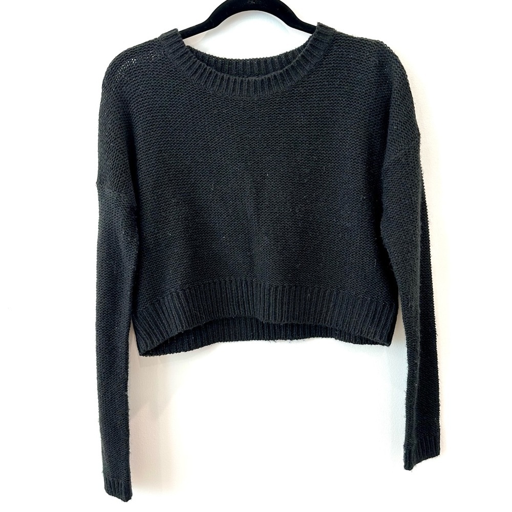 YOKI | Black Cropped Sweater Size M